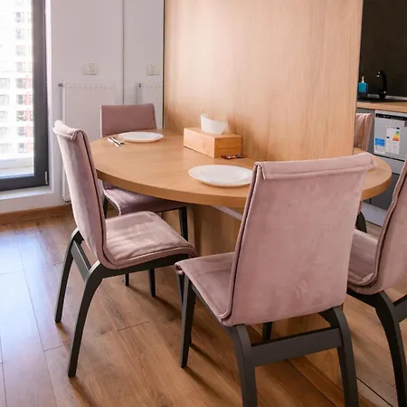 Smart Plaza Apartment *