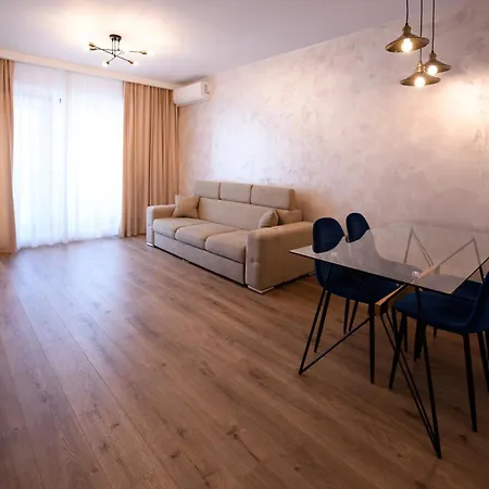 Smart Plaza Apartment *