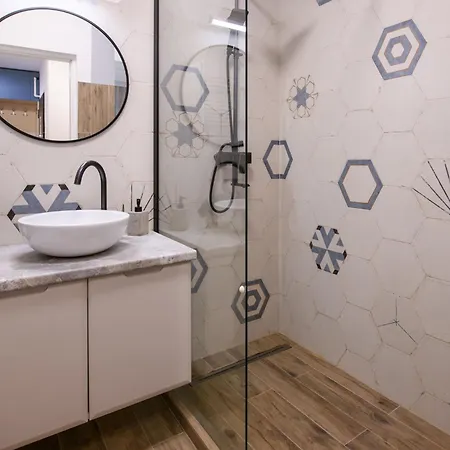 Smart Plaza Apartment *